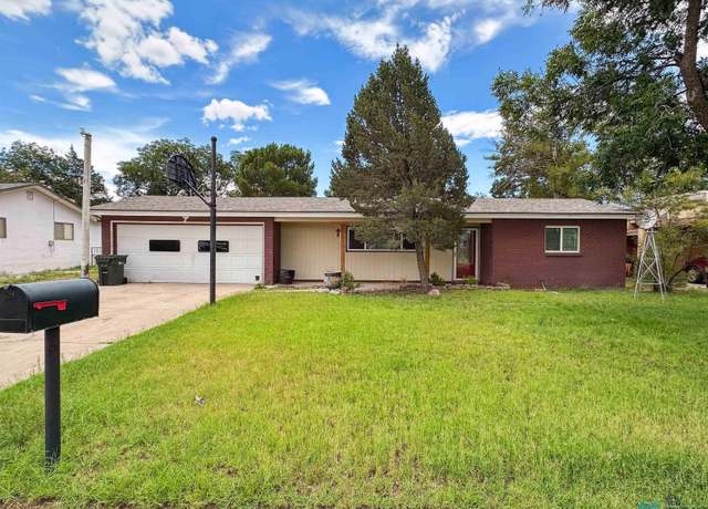 Property at 1504 S Country Cir, Carlsbad, NM 88220, 3 beds, 2 baths