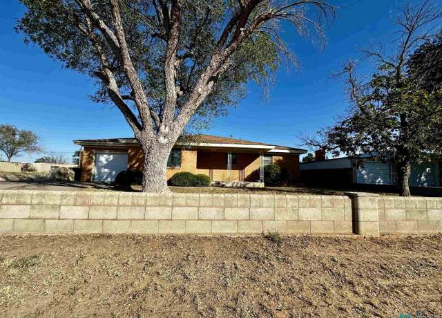 Property at 516 S Seventh St, Jal, NM 88252, 3 beds, 1.5 baths