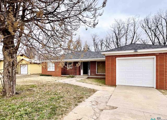 Property at 2211 Gidding St, Clovis, NM 88101, 2 beds, 2 baths