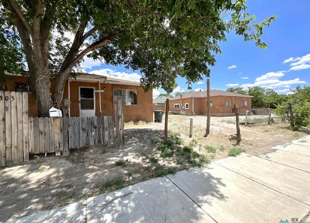 Property at 712 W Hill St, Gallup, NM 87301, 6 beds, 2 baths