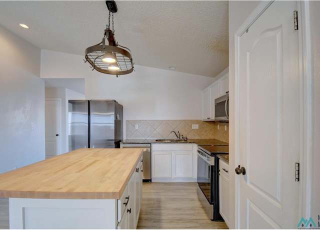 Property at 3271 Prairie St, Los Lunas, NM 87031, 3 beds, 2 baths