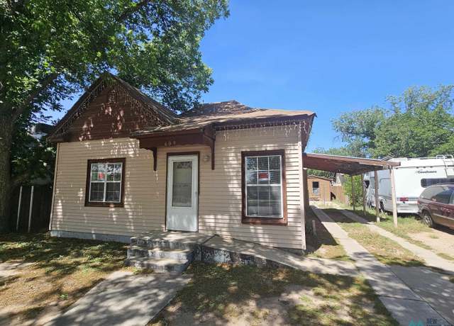 Property at 609 N Guadalupe St, Carlsbad, NM 88220, 2 beds, 1 bath