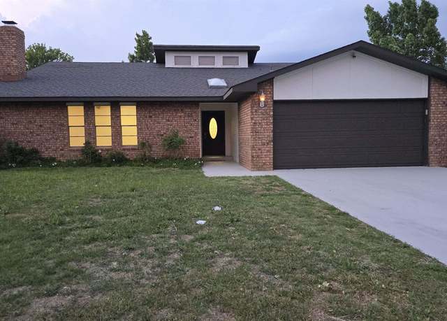 Property at 800 Rosewood Dr, Clovis, NM 88101, 3 beds, 2 baths