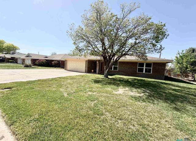 Property at 505 Mission Arch Dr, Roswell, NM 88201, 3 beds, 2 baths