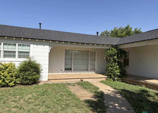 Property at 2016 Wallace St, Clovis, NM 88101, 2 beds, 1 bath