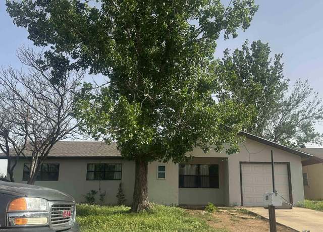 Property at 201 Manson Dr, Clovis, NM 88101, 3 beds, 2 baths