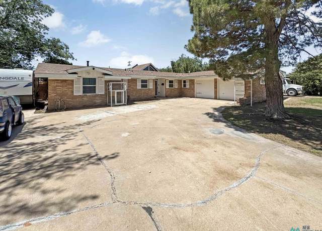 Property at 1213 E Cimarron Dr, Hobbs, NM 88240, 3 beds, 3.5 baths