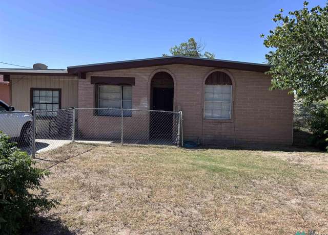 Property at 509 Juarez St, Carlsbad, NM 88220, 3 beds, 1 bath