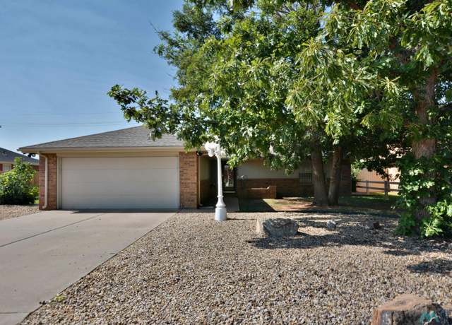 Property at 2313 Fred Daugherty Dr, Clovis, NM 88101, 3 beds, 2 baths