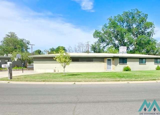 Property at 1422 S Country Cir, Carlsbad, NM 88220, 3 beds, 2 baths