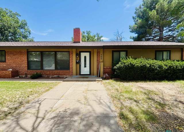 Property at 300 E Linda Blvd, Roswell, NM 88201, 4 beds, 2 baths