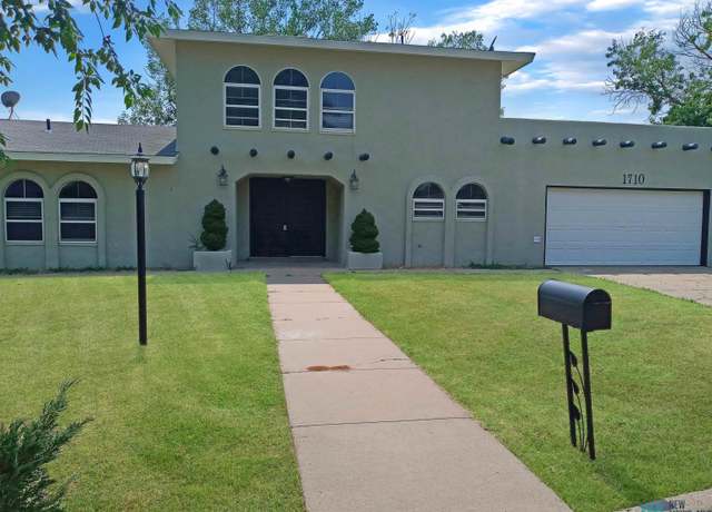 Property at 1710 Fairway Ter, Clovis, NM 88101, 3 beds, 2 baths