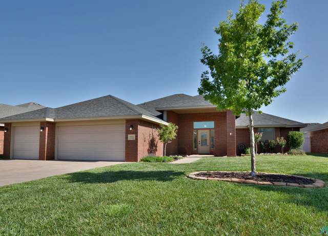 Property at 2412 Northglen Dr, Clovis, NM 88101, 4 beds, 3 baths
