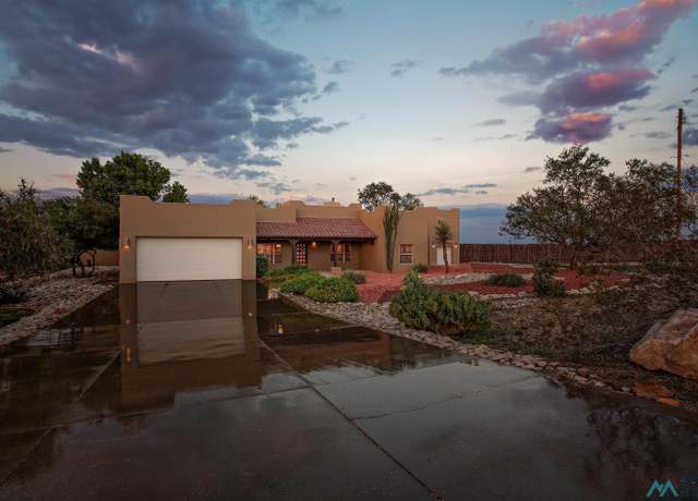 Property at 8 Calabaza Draw Ln, Carlsbad, NM 88220, 3 beds, 3.5 baths