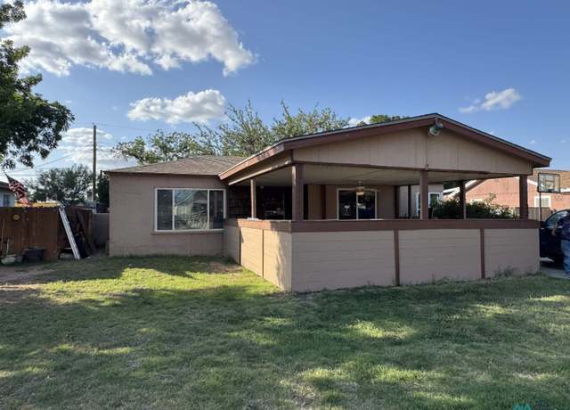 Property at 122 W Permian Dr, Hobbs, NM 88240, 4 beds, 2 baths