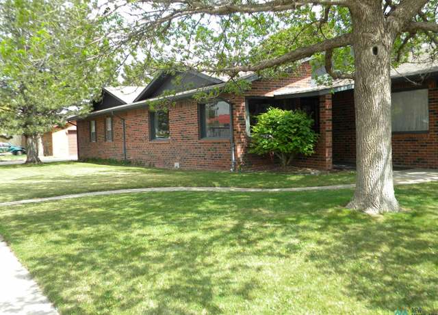 Property at 602 Maple St, Clayton, NM 88415, 3 beds, 2.5 baths