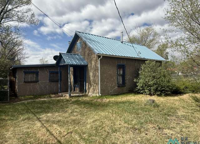Property at 8 Mullins Dr, Las Vegas, NM 87701, 2 beds, 1 bath