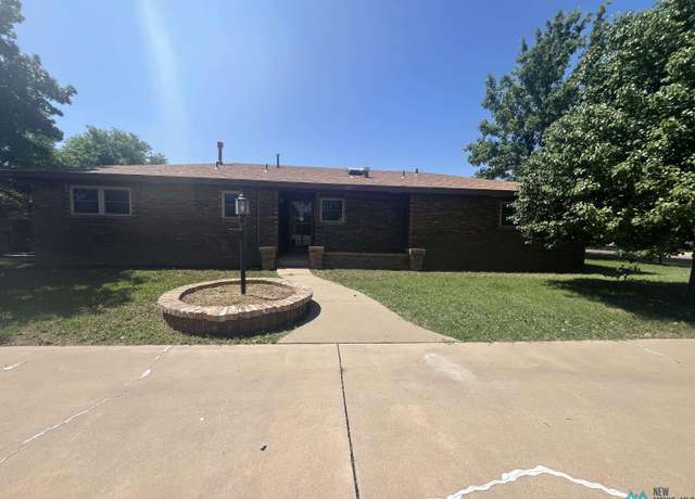 Property at 1201 Lexington Rd, Clovis, NM 88101, 3 beds, 2 baths