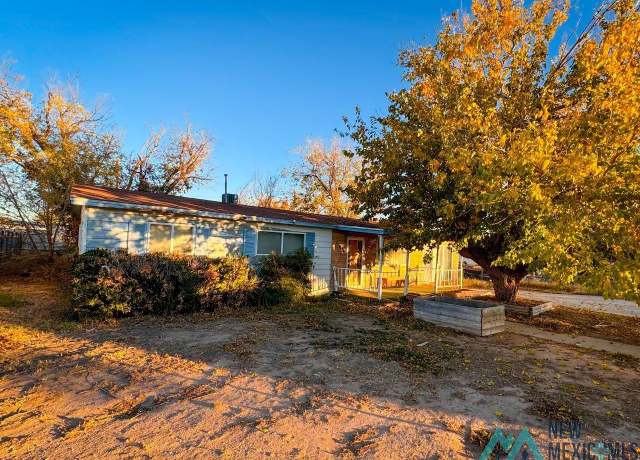 Property at 108 N Clayton St, Carlsbad, NM 88220, 3 beds, 1 bath