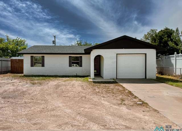 Property at 402 Chamisal Ave, Roswell, NM 88203, 3 beds, 2 baths