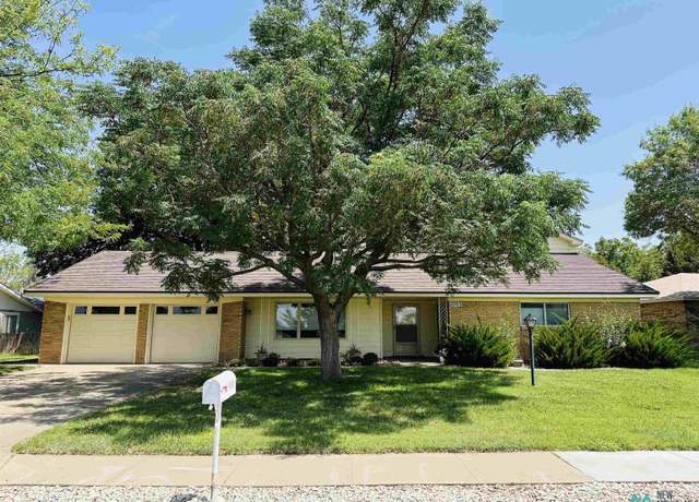 Property at 2703 Riverside Dr, Roswell, NM 88201, 5 beds, 3 baths