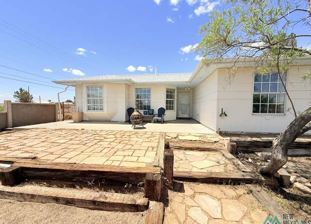 Property at 700 Poplar St, Truth Or Consequences, NM 87901, 4 beds, 3 baths