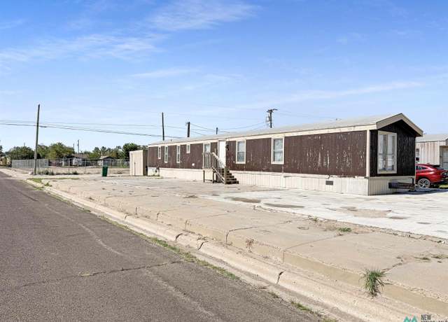 Property at 421 E Main St, Hobbs, NM 88240, 3 beds, 2 baths