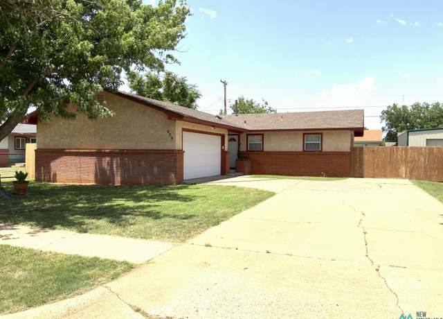 Property at 824 W Yucca Ave, Clovis, NM 88101, 3 beds, 2 baths