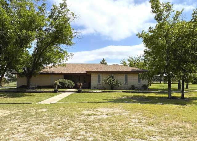 Property at 605 S Country Dr, Lovington, NM 88260, 3 beds, 2.5 baths