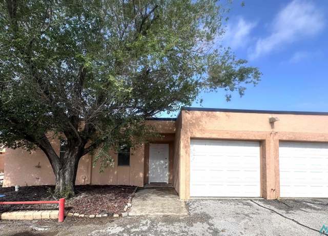 Property at 1315 E Bender Blvd, Hobbs, NM 88240, 2 beds, 2 baths