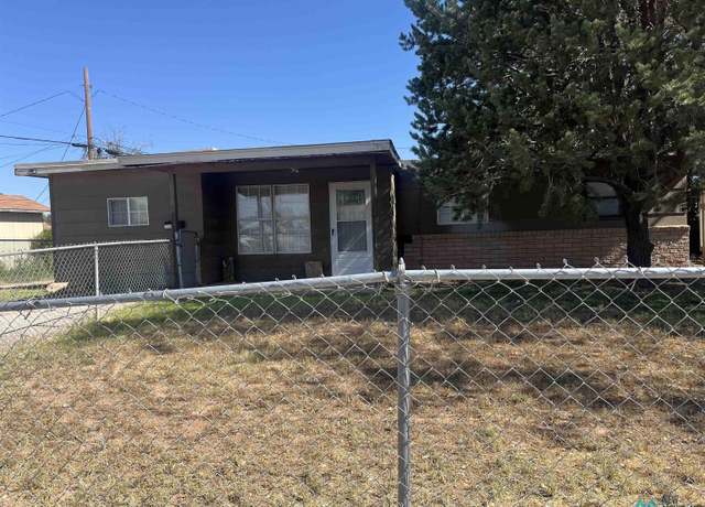 Property at 1204 W Mackenzie Dr, Hobbs, NM 88240, 3 beds, 1 bath