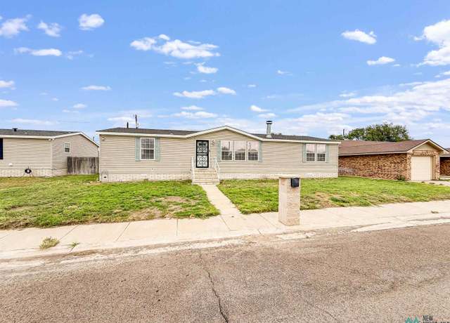 Property at 624 N Quiroz Dr, Hobbs, NM 88240, 3 beds, 2 baths