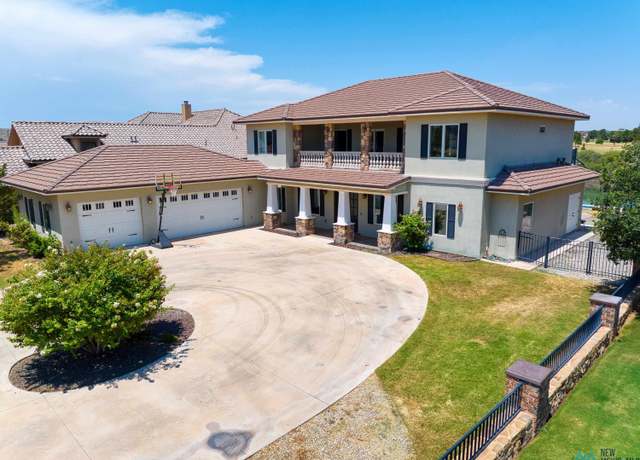 Property at 2112 Westridge Rd, Carlsbad, NM 88220, 5 beds, 3.5 baths