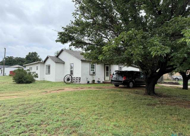 Property at 821 N Walnut St, Clovis, NM 88101, 3 beds, 2 baths