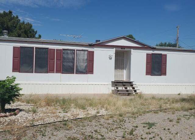 Property at 702 Airport Ave, Carlsbad, NM 88220, 3 beds, 2 baths