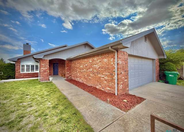 Property at 901 W Mesa Verde Dr, Hobbs, NM 88240, 3 beds, 2 baths