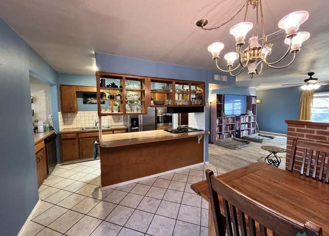 Property at 312 Manson St, Clovis, NM 88101, 3 beds, 2 baths
