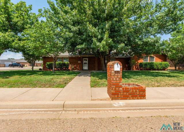 Property at 2400 Northglen Dr, Clovis, NM 88101, 4 beds, 2 baths