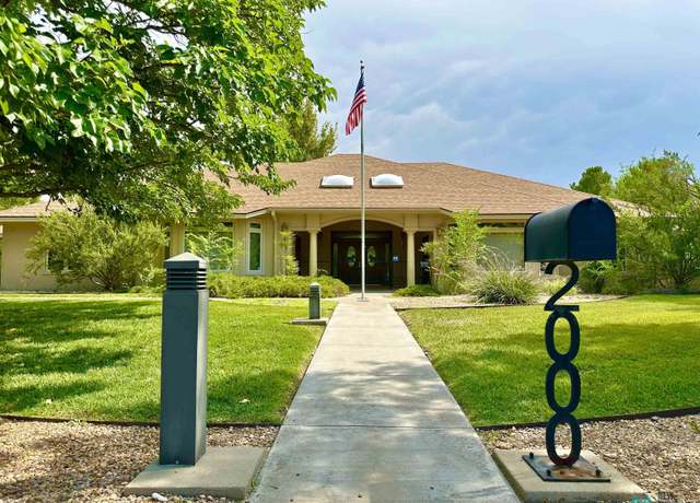 Property at 2000 Carolina Way, Roswell, NM 88201, 4 beds, 3.5 baths