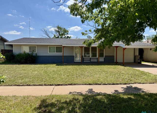 Property at 1529 Brentwood Dr, Clovis, NM 88101, 3 beds, 2 baths