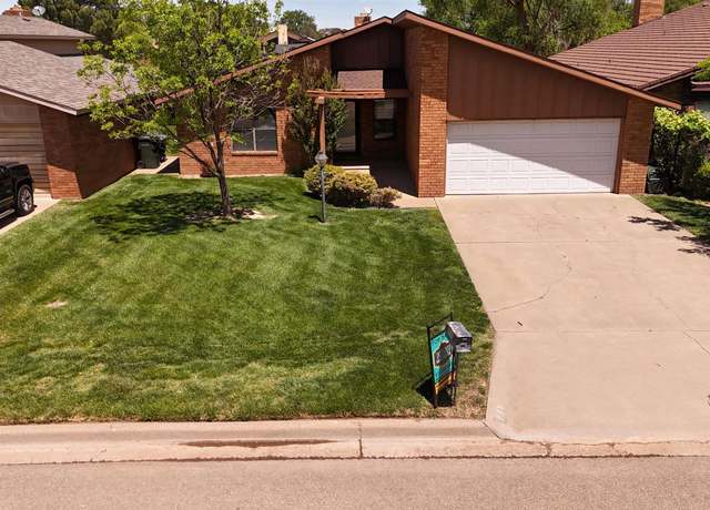 Property at 220 Lakeview Dr, Clovis, NM 88101, 2 beds, 2 baths