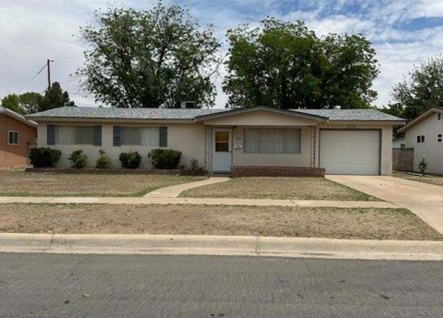 Property at 1010 Valverde St, Carlsbad, NM 88220, 3 beds, 2 baths