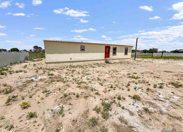 Property at 704 E Teague Dr, Hobbs, NM 88240, 2 beds, 1 bath