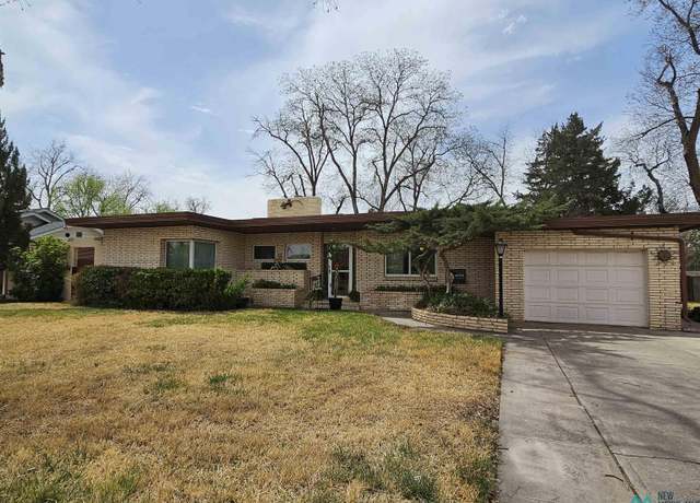 Property at 1131 Tracy Pl, Carlsbad, NM 88220, 2 beds, 3 baths