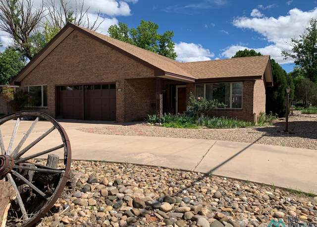 Property at 112 Yucca Dr, Portales, NM 88130, 3 beds, 2 baths