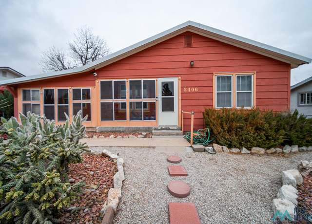 Property at 2406 Avenue B, Carlsbad, NM 88220, 2 beds, 1 bath