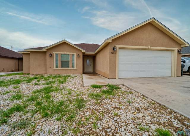 Property at 2610 W Lea St, Carlsbad, NM 88220, 3 beds, 2 baths