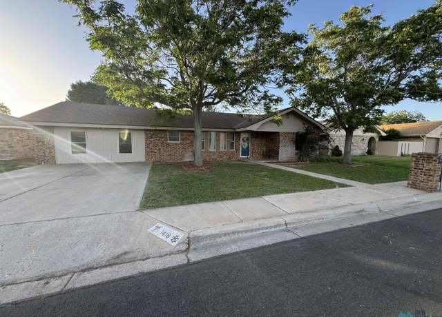 Property at 1418 W Paige Dr, Hobbs, NM 88240, 5 beds, 2 baths