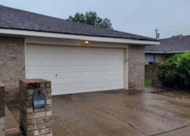 Property at 1123 W Caprock Dr, Hobbs, NM 88240, 2 beds, 2 baths