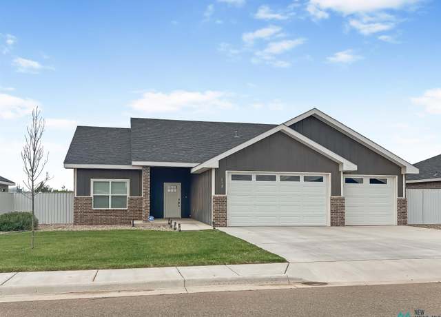 Property at 112 Abbey Rd, Clovis, NM 88101, 3 beds, 2 baths